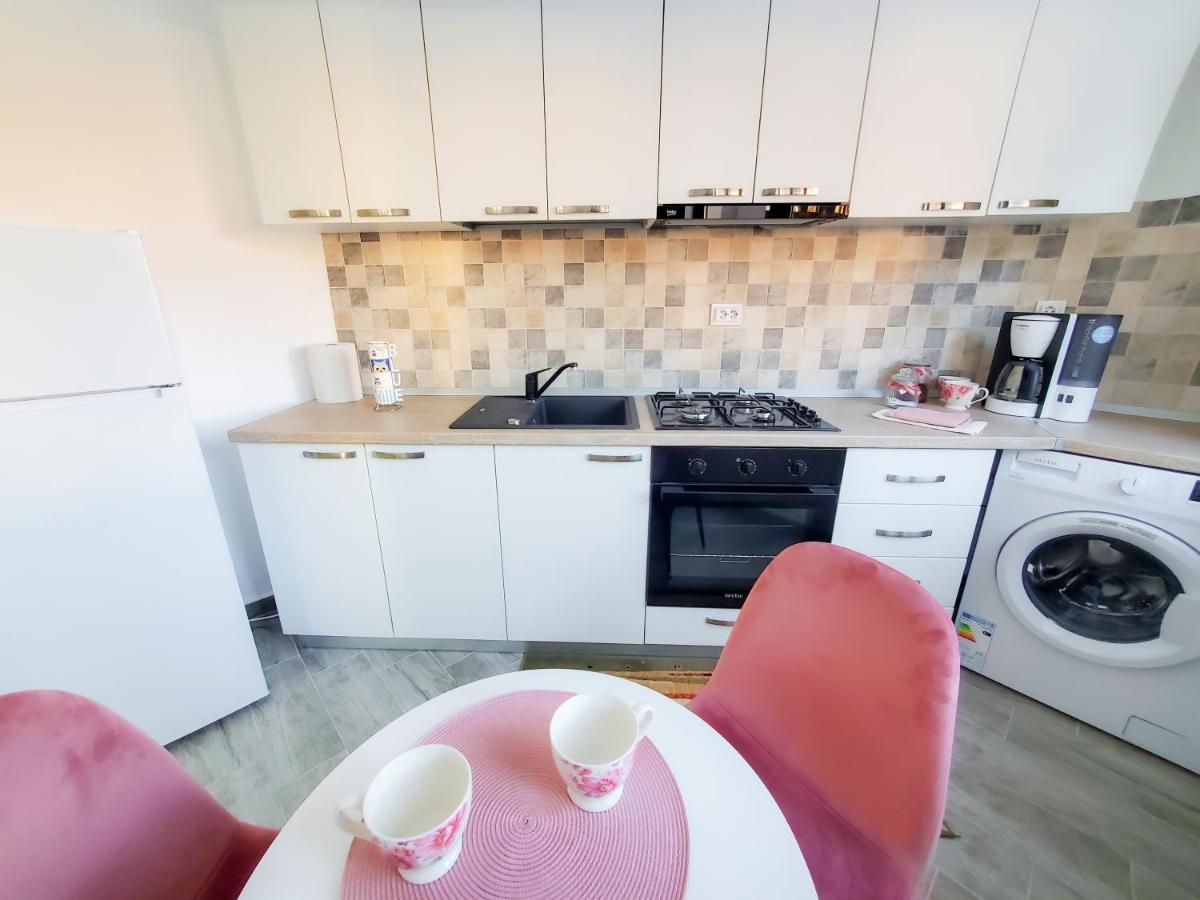 Unique Hotel Apartments Iasi Eksteriør billede