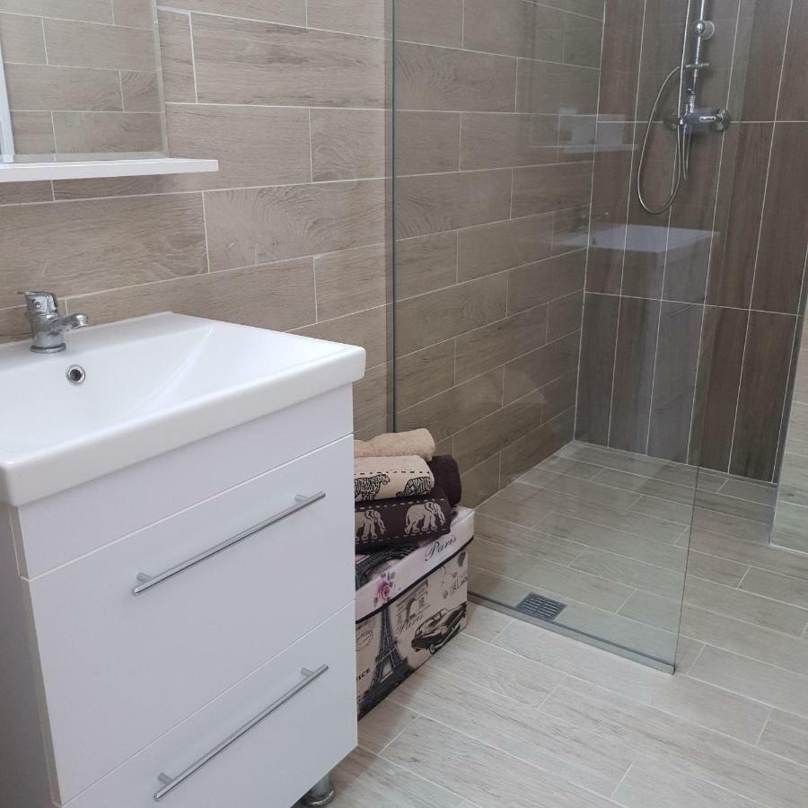 Unique Hotel Apartments Iasi Eksteriør billede